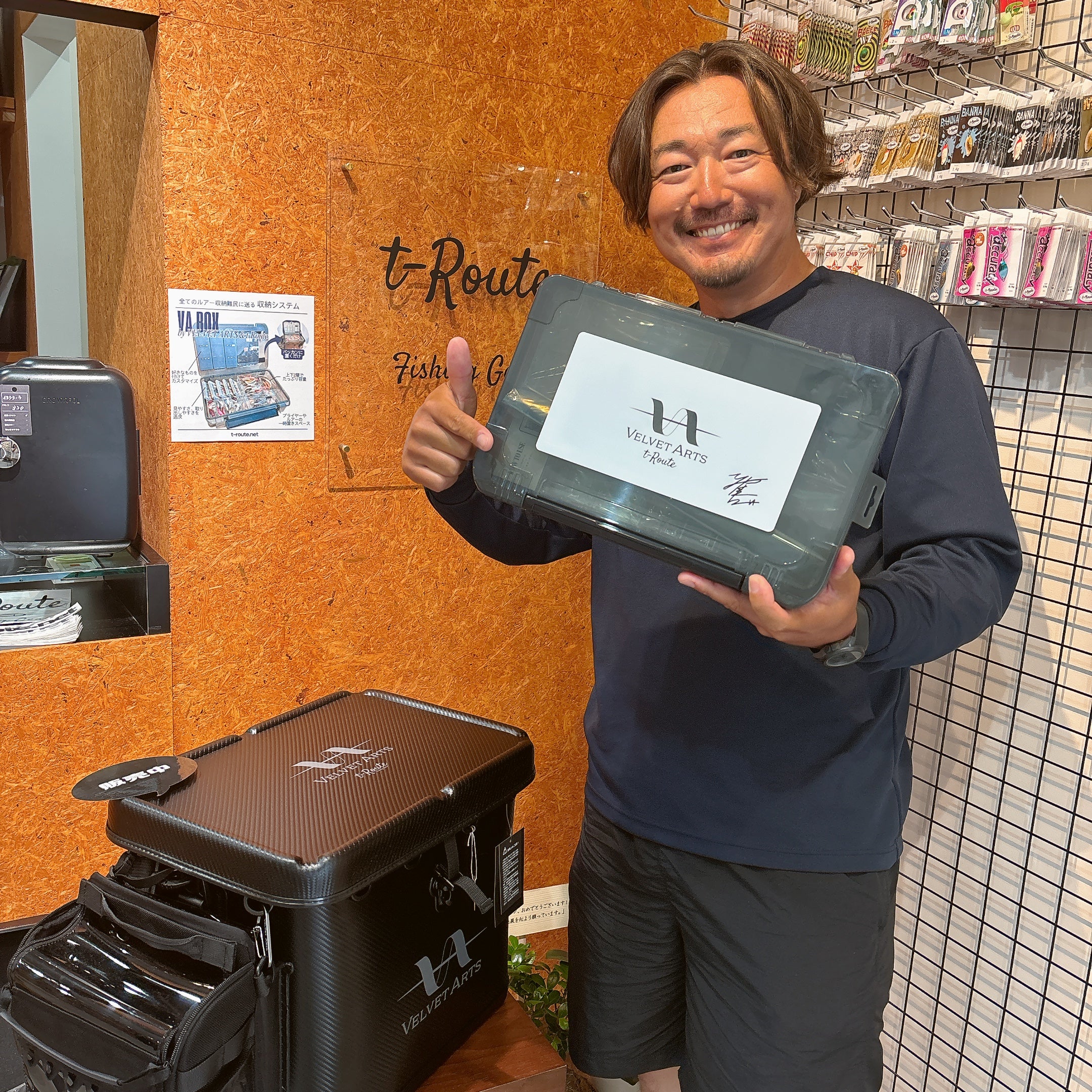 VA BOX with Yudai Ito's signature（VA BOX伊藤雄大氏サイン