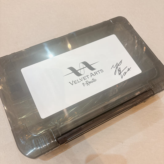 VA BOX with Yudai Ito's signature（VA BOX伊藤雄大氏サイン付き）
